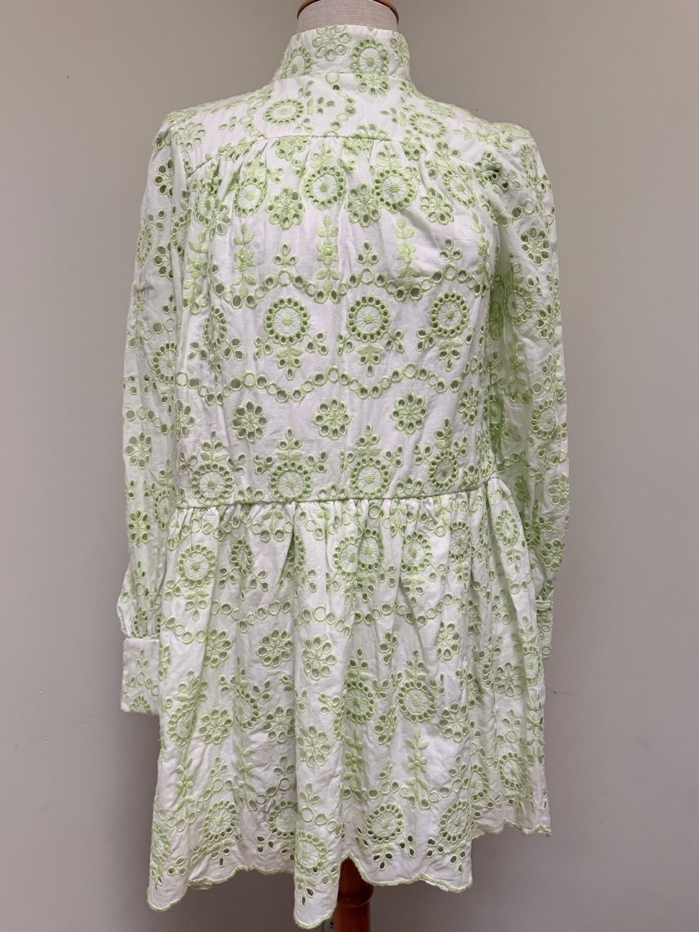 GLAMOROUS Eyelet Dress Size M US 8 White Green Embroidered Scalloped Mini NWT - Picture 4 of 15